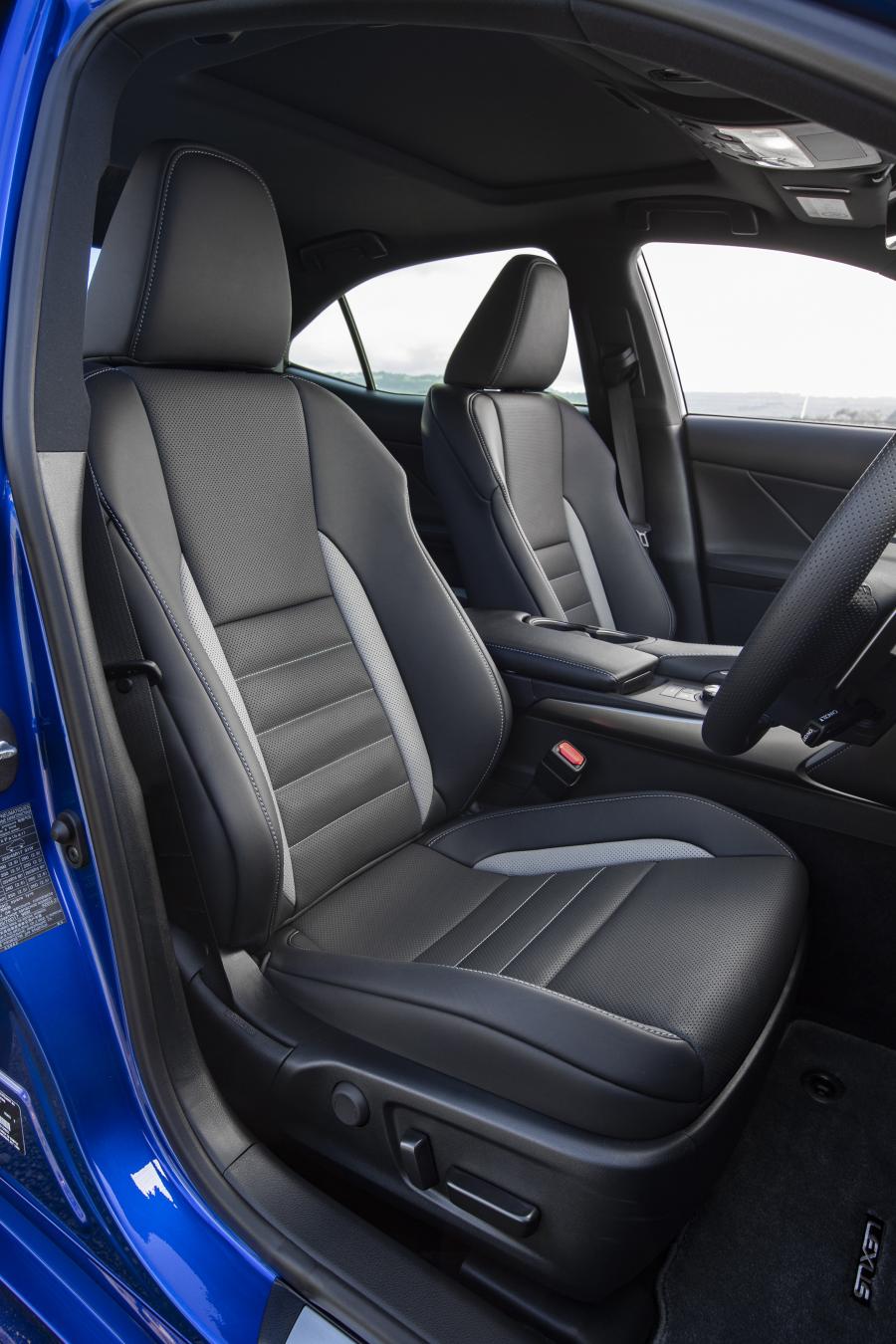 Интерьер Lexus IS300 Black Line (XE30) 2020 года  (AU) (фото 3 из 12)